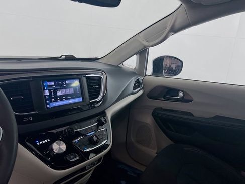 Used 2023 Chrysler Voyager LX FWD image 19