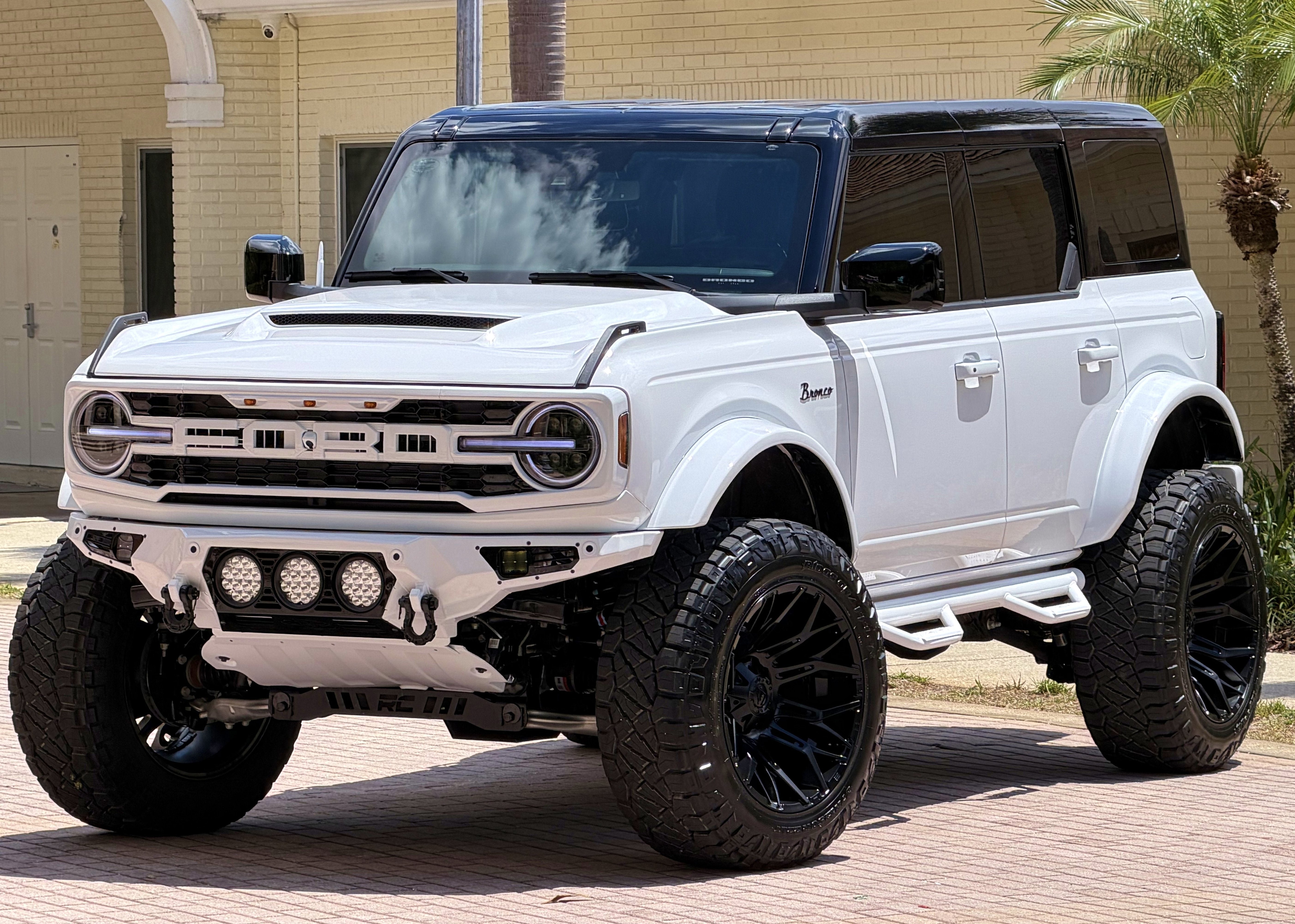 Used 2026 Ford Bronco Outer Banks AWD/4WD image 1