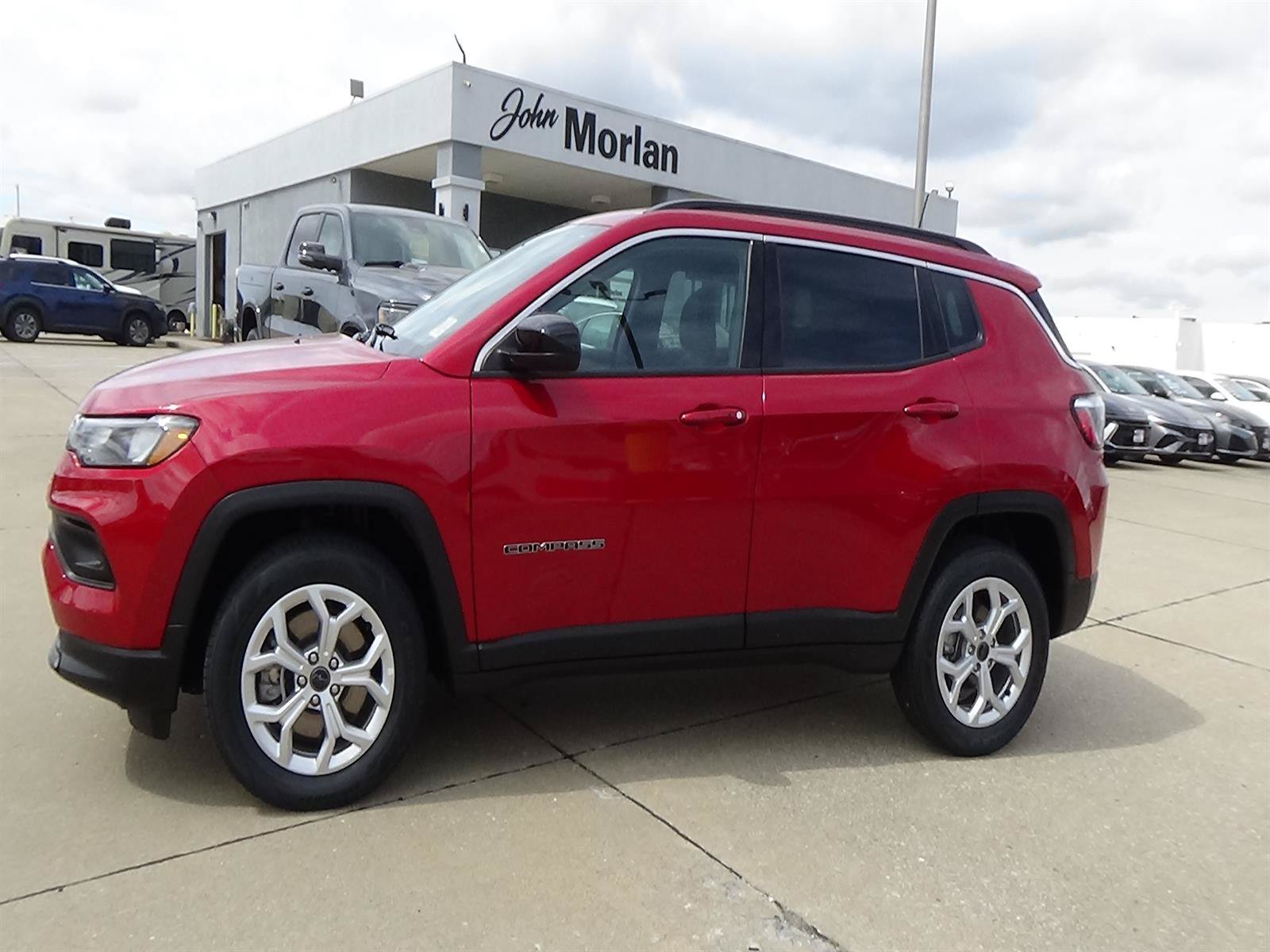 Certified 2025 Jeep Compass Latitude AWD/4WD image 1