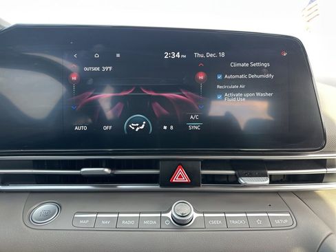 Used 2024 Hyundai Elantra SEL image 27