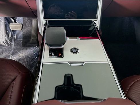 New 2026 Land Rover Range Rover Long Wheelbase Autobiography image 18