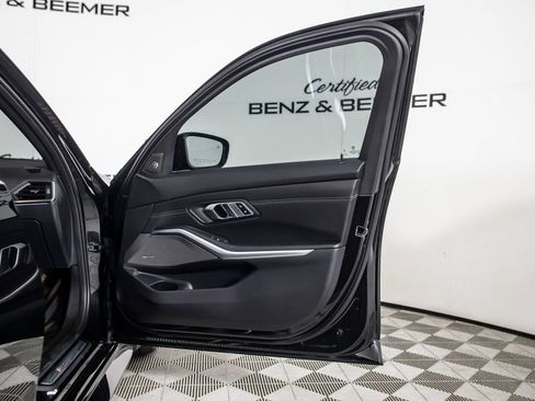 Used 2022 BMW M3 Competition w/ M Carbon Exterior Package AWD/4WD image 20
