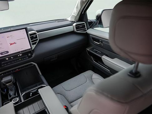 Used 2024 Toyota Tundra Limited image 31