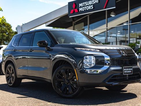 New 2026 Mitsubishi Outlander LE AWD/4WD image 1