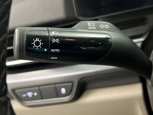 Used 2025 Kia Carnival image 52