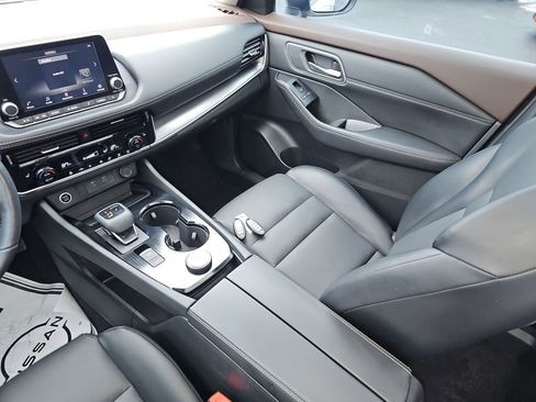 Used 2021 Nissan Rogue SV w/ Premium Package image 31