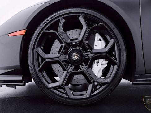 Used 2023 Lamborghini Huracan Tecnica RWD image 3