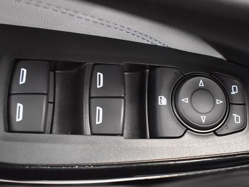 Used 2025 Chevrolet Trax LT w/ LT Convenience Package FWD image 21