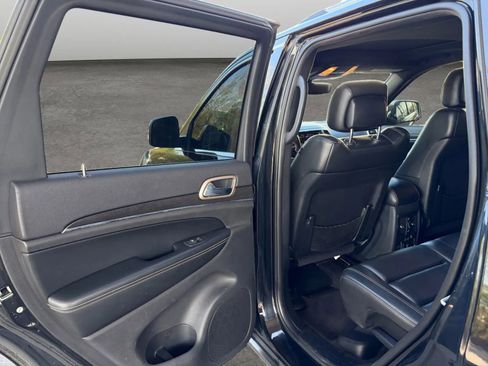 Used 2017 Jeep Grand Cherokee Limited AWD/4WD image 14