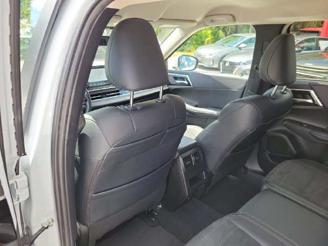 Used 2024 Mitsubishi Outlander SE AWD/4WD image 14