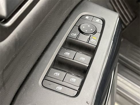 Certified 2025 Nissan Pathfinder SV image 13