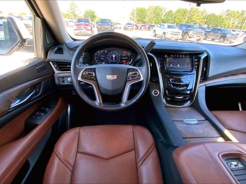 Used 2019 Cadillac Escalade Premium Luxury RWD image 6
