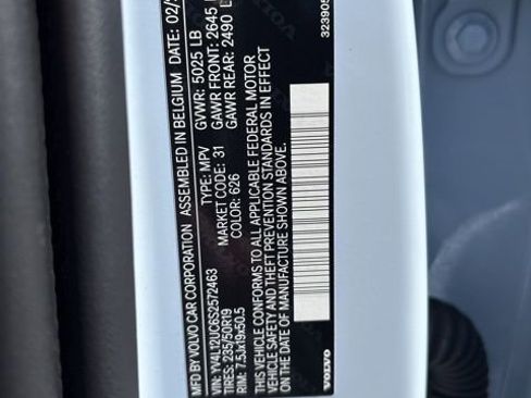 Used 2025 Volvo XC40 B5 Plus image 29