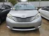 Used 2016 Toyota Sienna XLE Premium image 2
