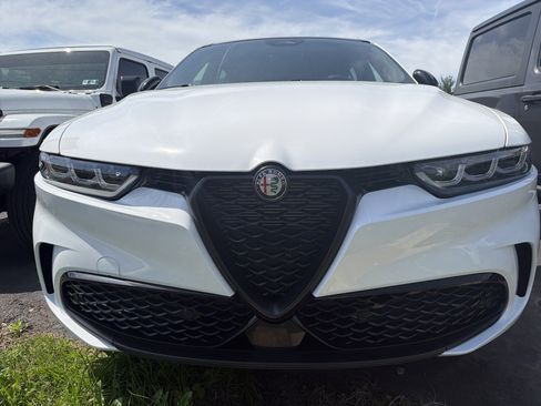 Used 2025 Alfa Romeo Tonale AWD/4WD image 2