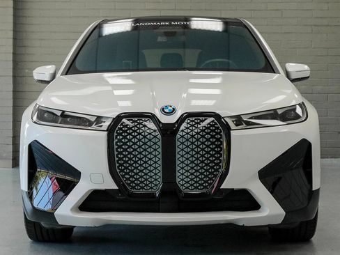 Used 2024 BMW iX xDrive50 w/ Premium Package AWD/4WD image 5