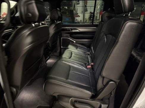 Used 2023 Jeep Wagoneer Series II AWD/4WD image 37