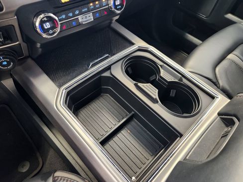 Used 2022 Ford F250 Platinum w/ FX4 Off-Road Package AWD/4WD image 19