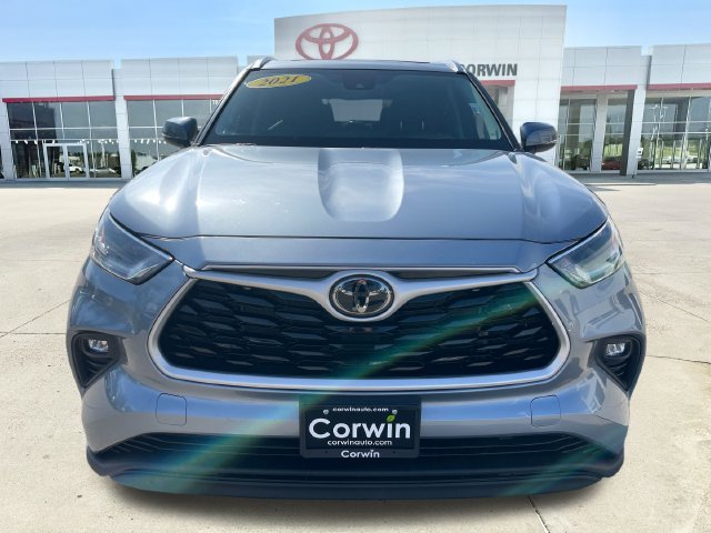 Used 2021 Toyota Highlander XLE AWD/4WD image 8