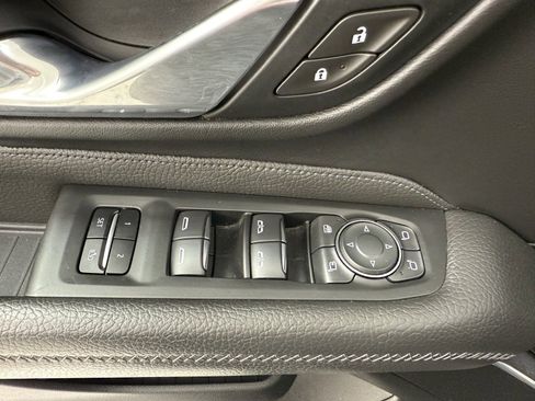 Used 2021 GMC Yukon Denali w/ Denali Premium Package image 11