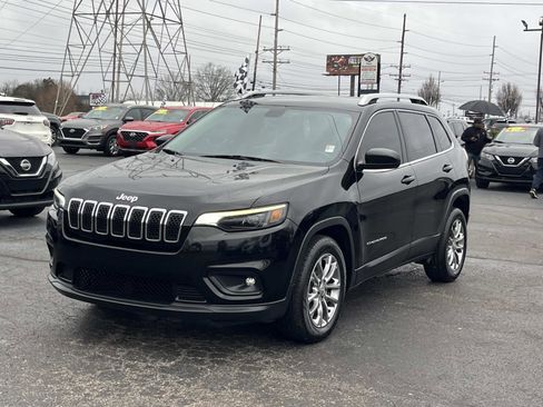 Used 2019 Jeep Cherokee Latitude Plus image 2