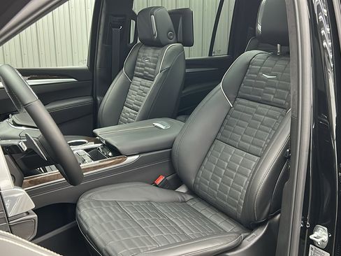 Used 2025 Cadillac Escalade ESV Sport Platinum image 29