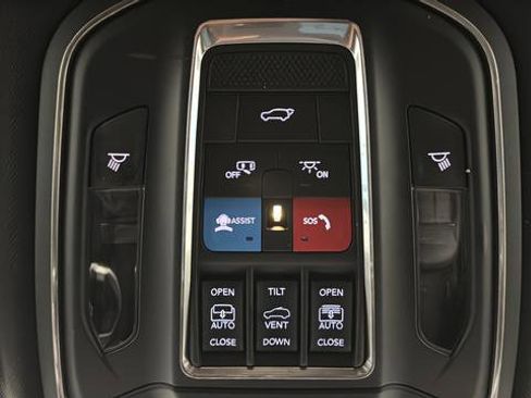 Used 2025 Jeep Grand Cherokee Limited w/ Black Appearance Package image 40