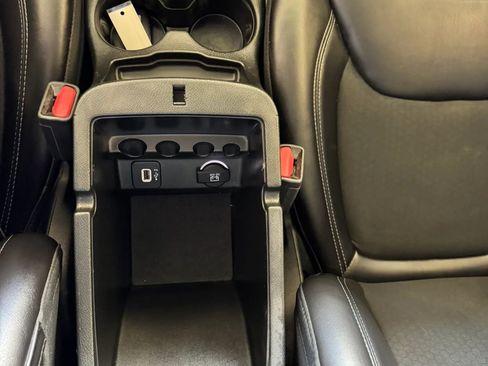 Used 2019 Jeep Cherokee Latitude Plus FWD image 16