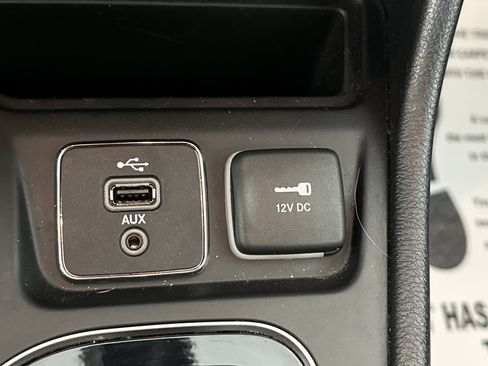 Used 2019 Jeep Cherokee Overland w/ Technology Group image 25