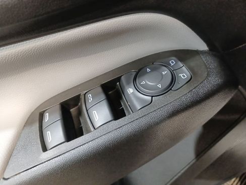 Used 2023 Chevrolet Equinox LS image 15