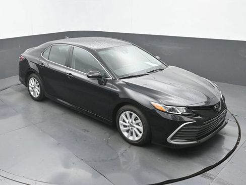 Used 2023 Toyota Camry LE w/ Convenience Package FWD image 29