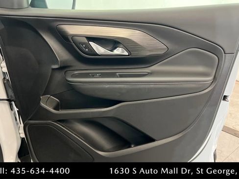 Used 2024 GMC Terrain SLE w/ Driver Convenience Package image 23