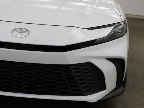 Used 2025 Toyota Camry SE FWD image 8