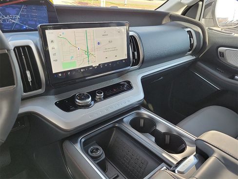 New 2025 Ford Expedition Active image 20