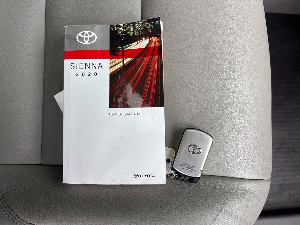 Used 2020 Toyota Sienna XLE AWD/4WD image 40