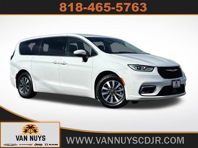 Used 2023 Chrysler Pacifica Touring-L