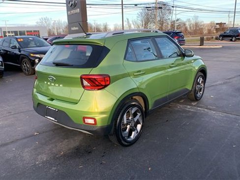 Used 2023 Hyundai Venue SEL image 5