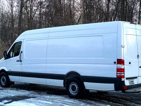 Used 2014 Freightliner Sprinter 2500 image 3