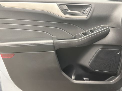 Used 2022 Ford Escape SE w/ Cold Weather Package image 9