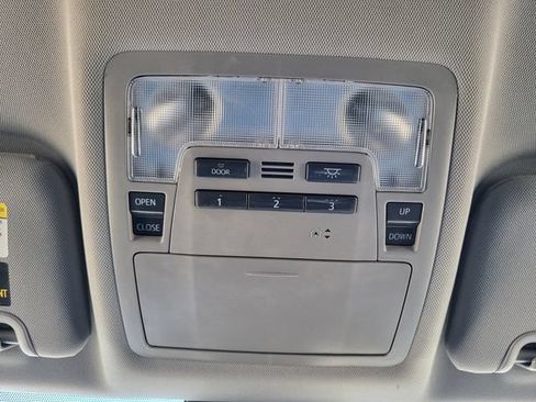 Used 2018 Toyota Highlander XLE AWD/4WD image 20