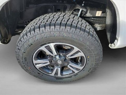 Used 2019 Toyota Tacoma TRD Sport AWD/4WD image 12