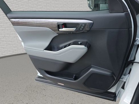 New 2026 Toyota Highlander Platinum AWD/4WD image 28