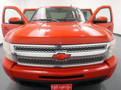 Used 2011 Chevrolet Silverado 1500 LTZ w/ Suspension Package, Off-Road AWD/4WD image 28