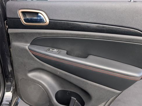 Used 2016 Jeep Grand Cherokee Laredo 75th Anniversary image 34