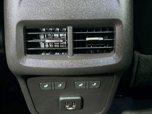 Used 2024 Chevrolet Equinox Premier FWD image 23