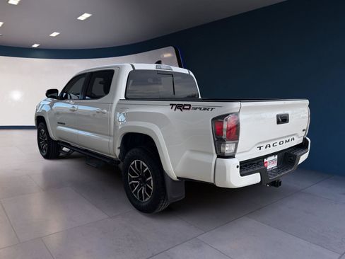 Used 2022 Toyota Tacoma TRD Sport image 3
