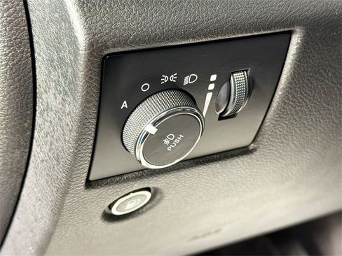 Used 2018 Jeep Grand Cherokee Summit image 10