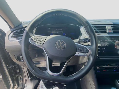 Used 2023 Volkswagen Tiguan SE image 10