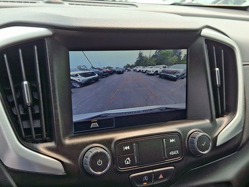 Used 2024 GMC Terrain SLT AWD/4WD image 18