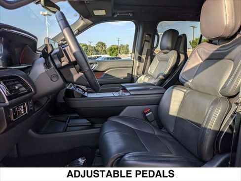 Used 2024 Lincoln Navigator Reserve image 22